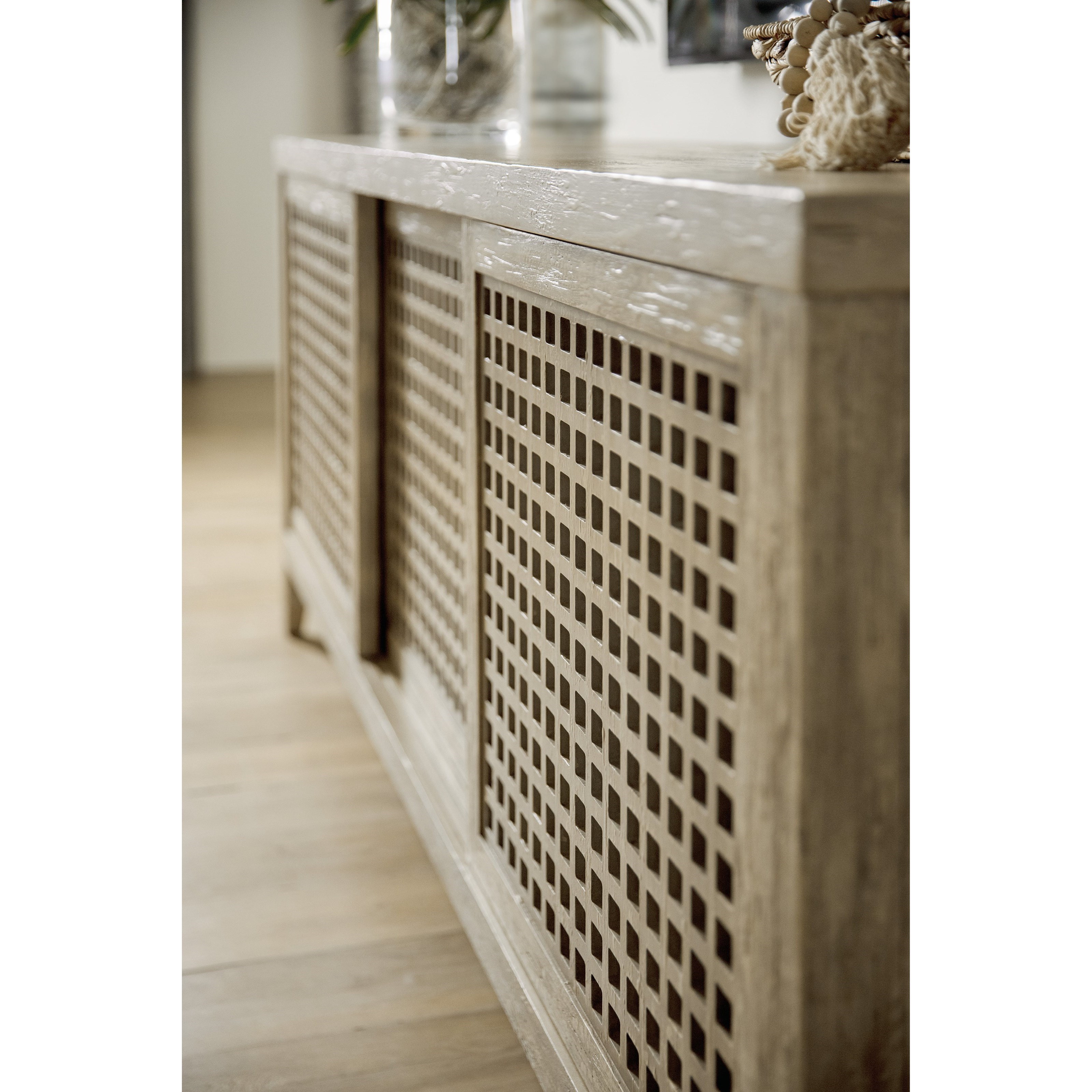 Bella's furniture discount outlet